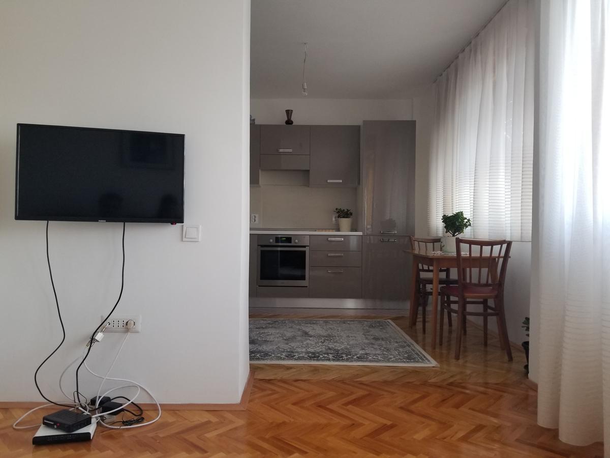 Super Central & Panoramic - Leo'S Apartment プリシュティナ エクステリア 写真