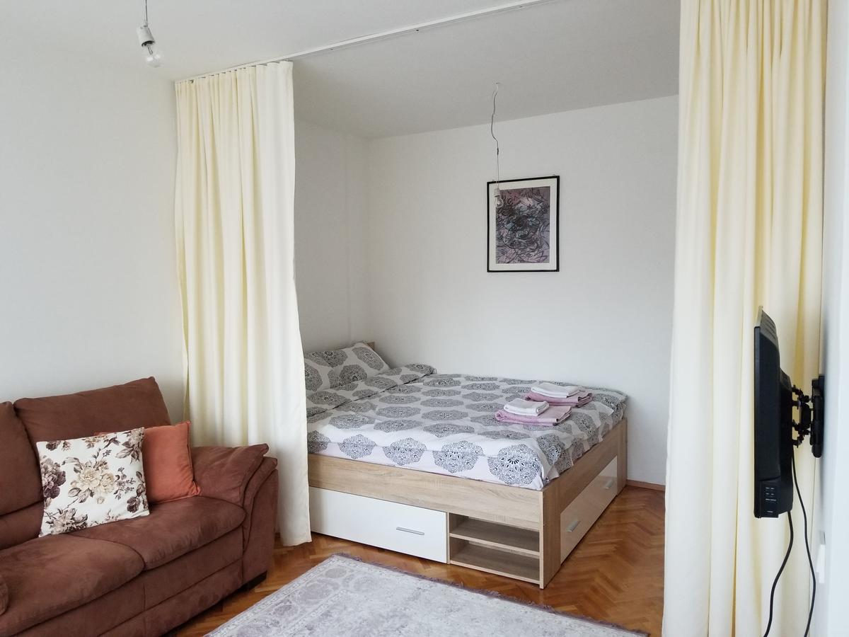 Super Central & Panoramic - Leo'S Apartment プリシュティナ エクステリア 写真