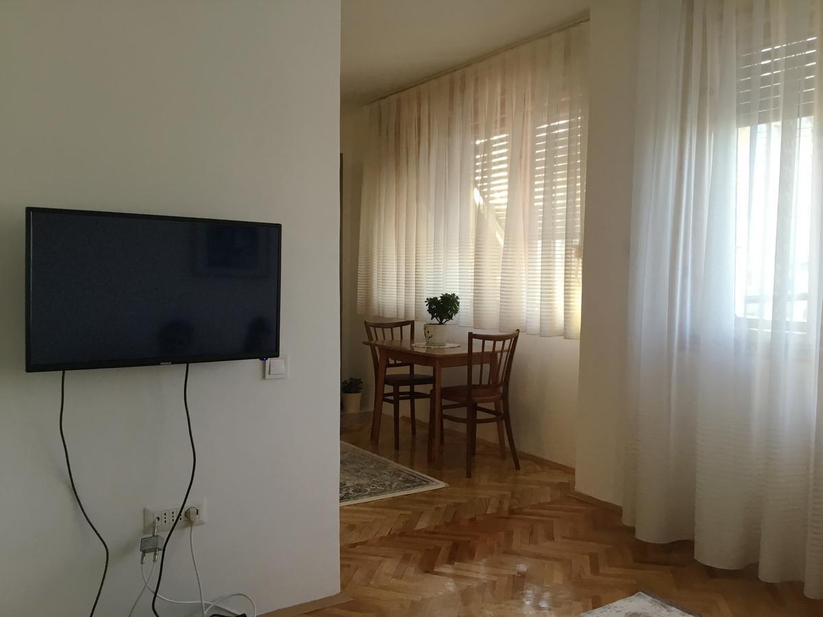 Super Central & Panoramic - Leo'S Apartment プリシュティナ エクステリア 写真